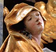 Statue peinte avant ou pendant restauration.